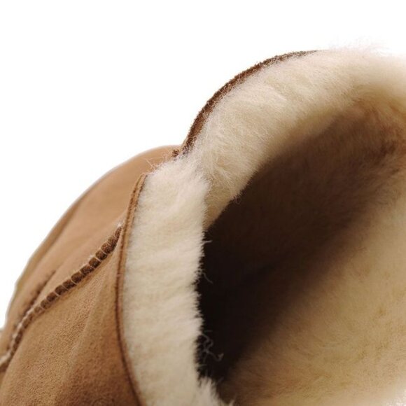 New In Box UGG Bailey Charms Button Short Sheepskin Boot In Chestnut - Picture 7 of 11